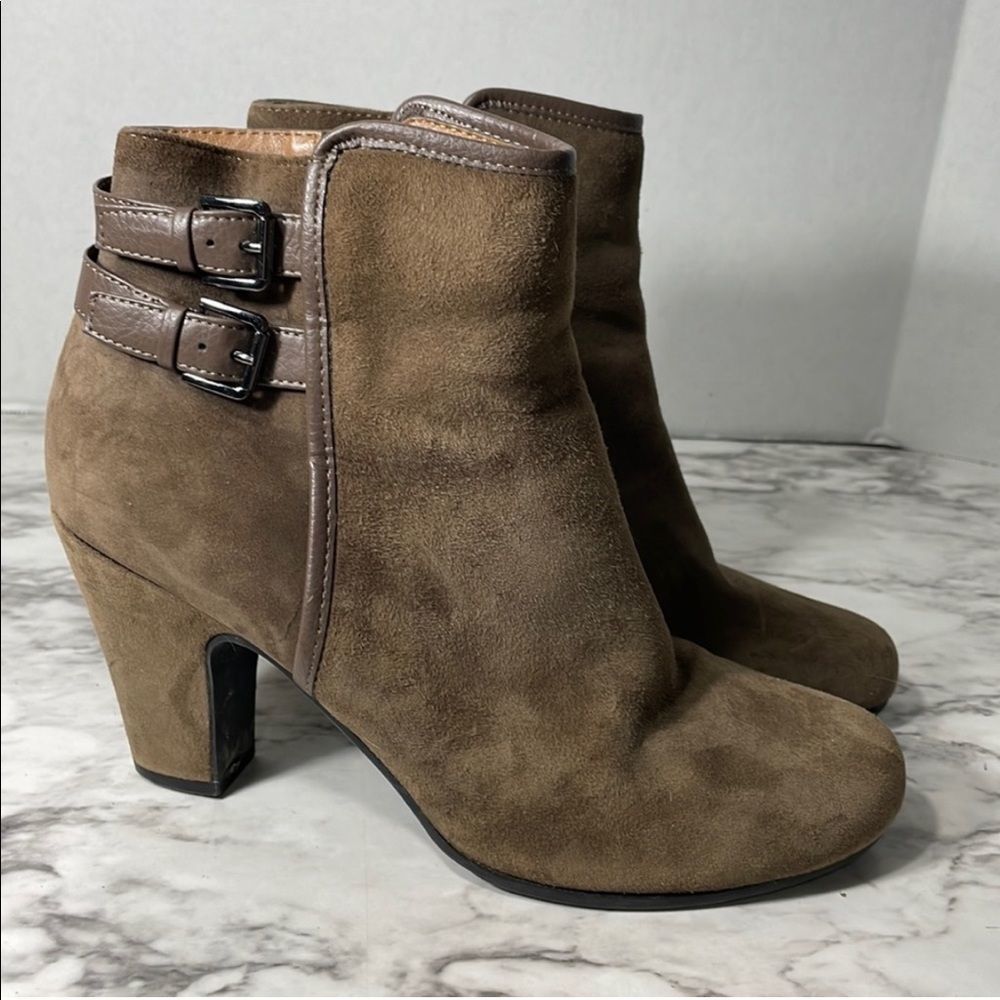 SOFFT tan suede leather heeled ankle boot bootie